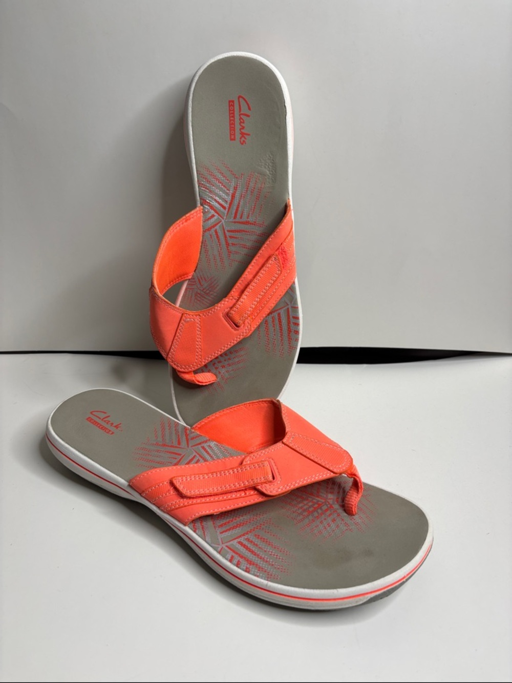 Clarks size 11M Bright Coral Orange Women's Thong Sandals - Picture 8 of 10
